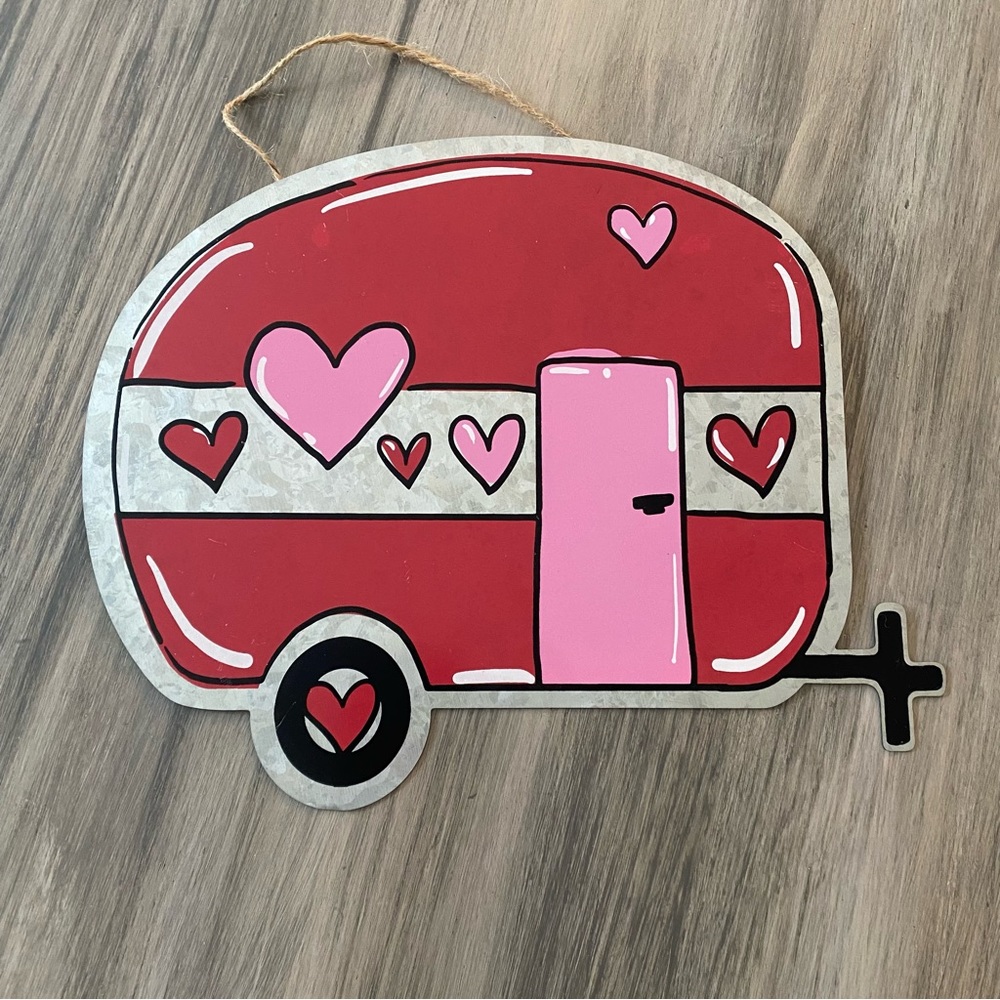 Vintage Valentine’s Day Camper Metal Wall Hanging Decoration